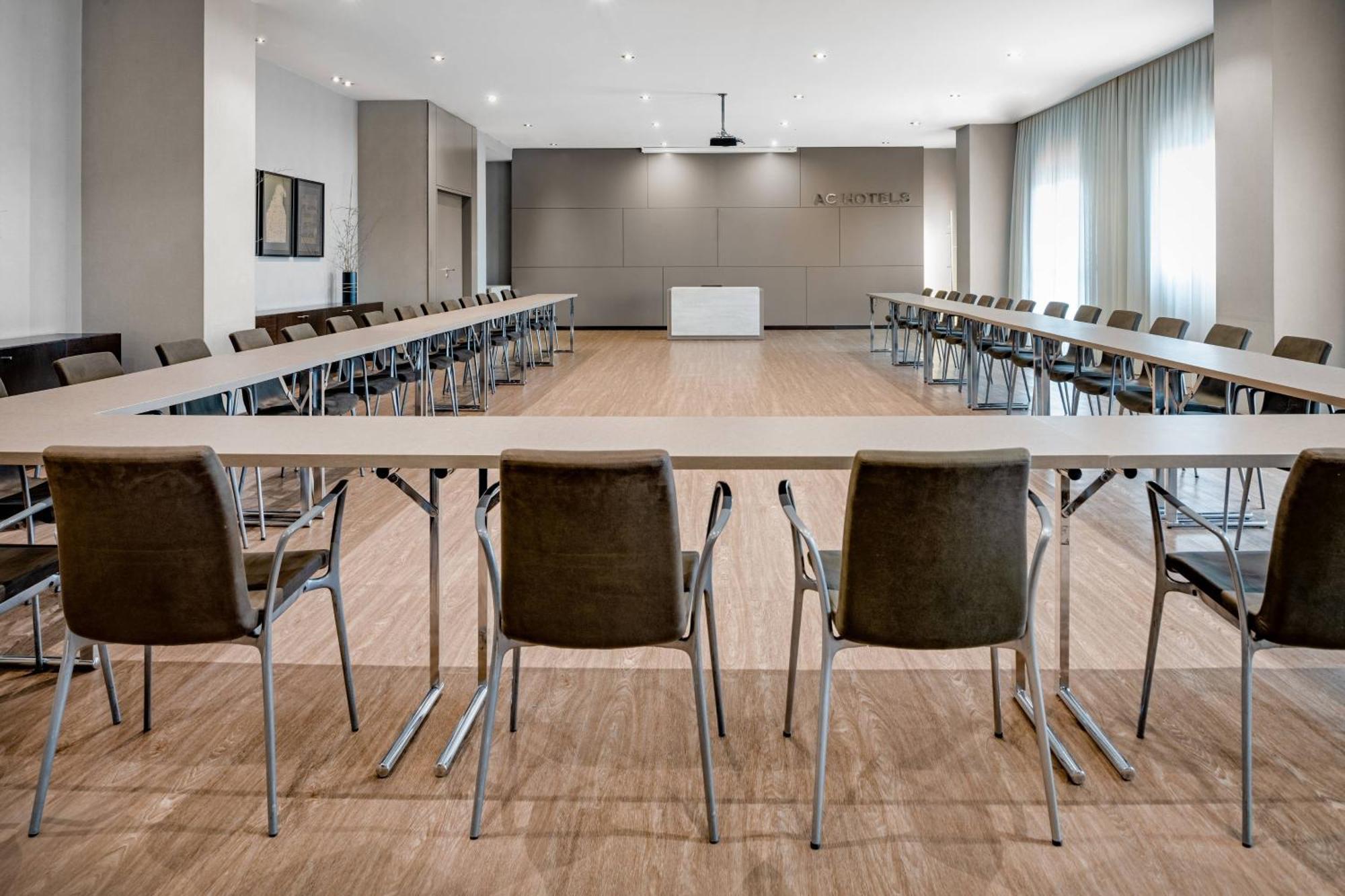 Ac Hotel Oviedo Forum By Marriott Exteriör bild