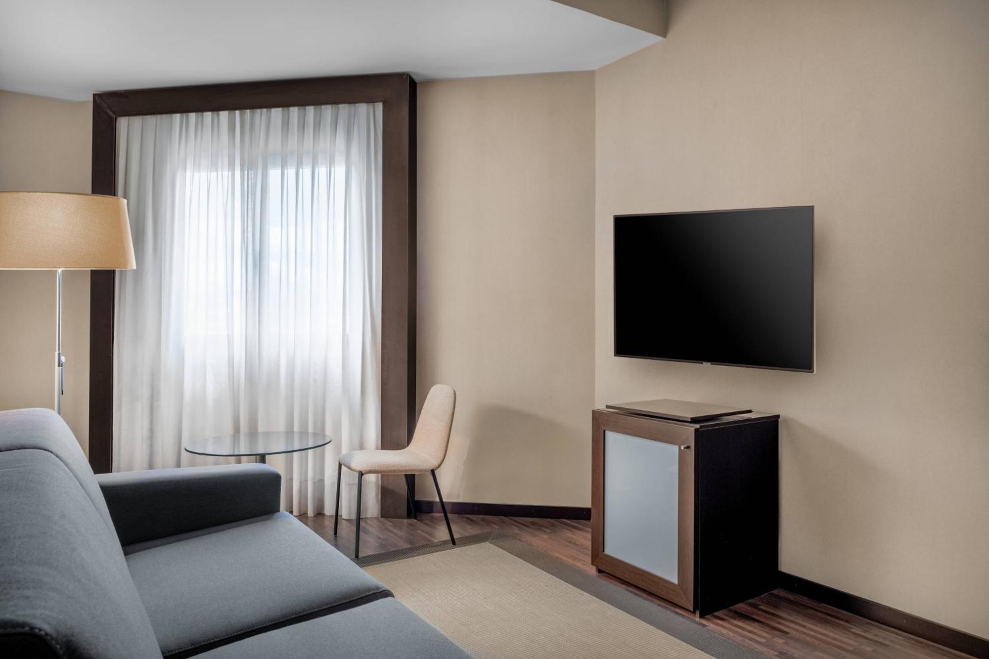 Ac Hotel Oviedo Forum By Marriott Exteriör bild