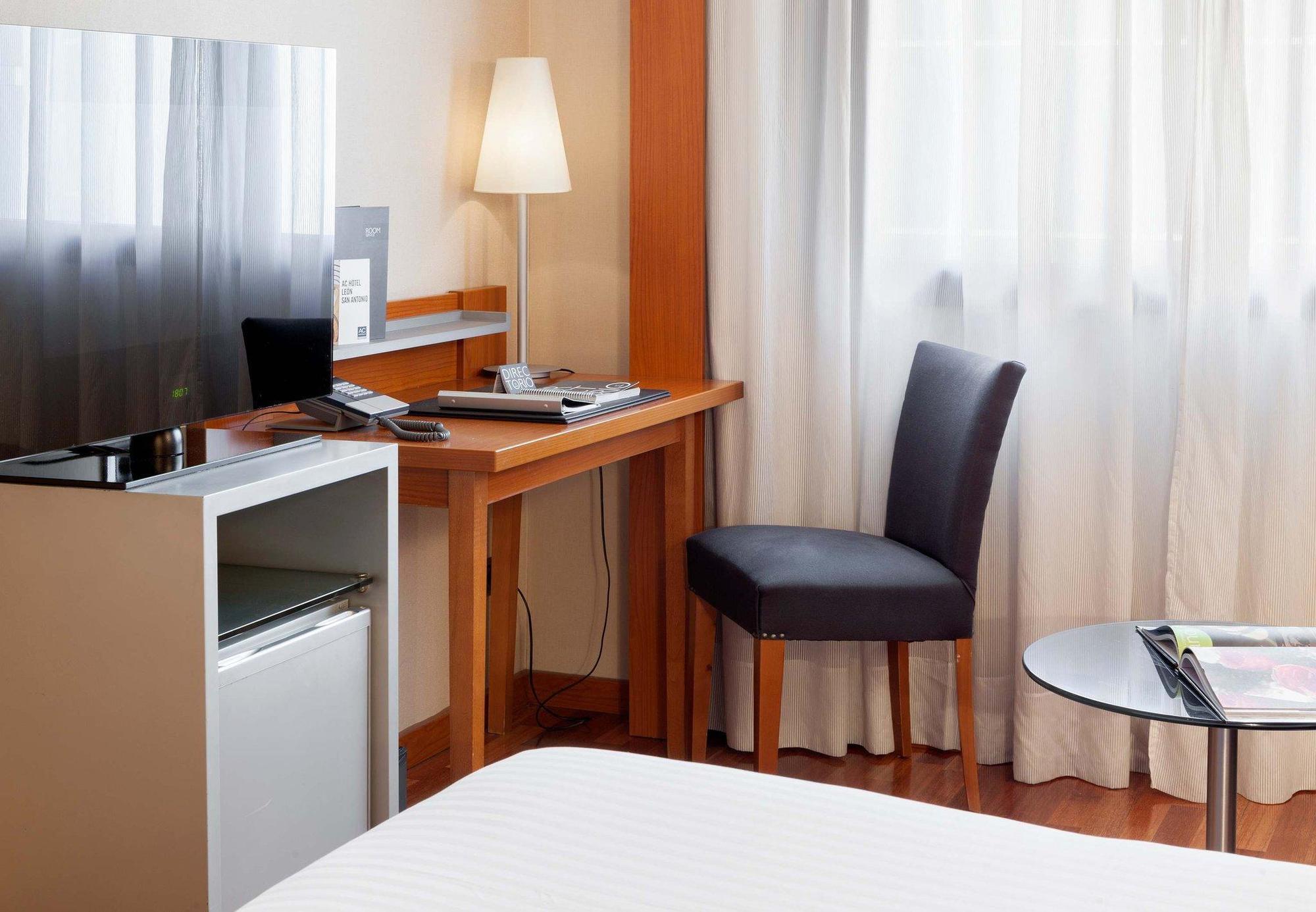 Ac Hotel Oviedo Forum By Marriott Exteriör bild